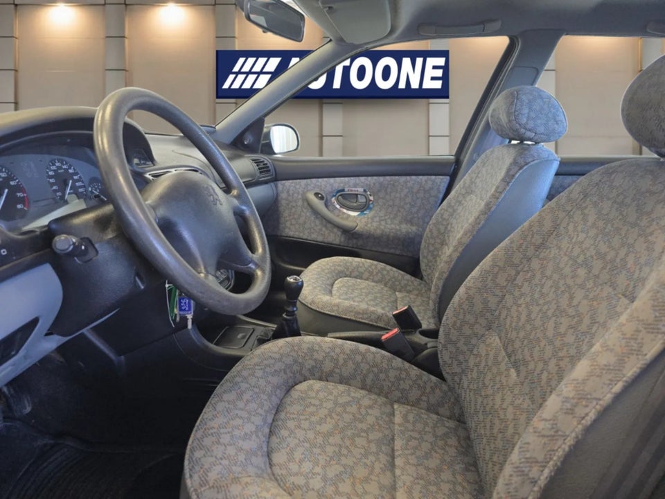 Peugeot 406 1,8 SL 4d