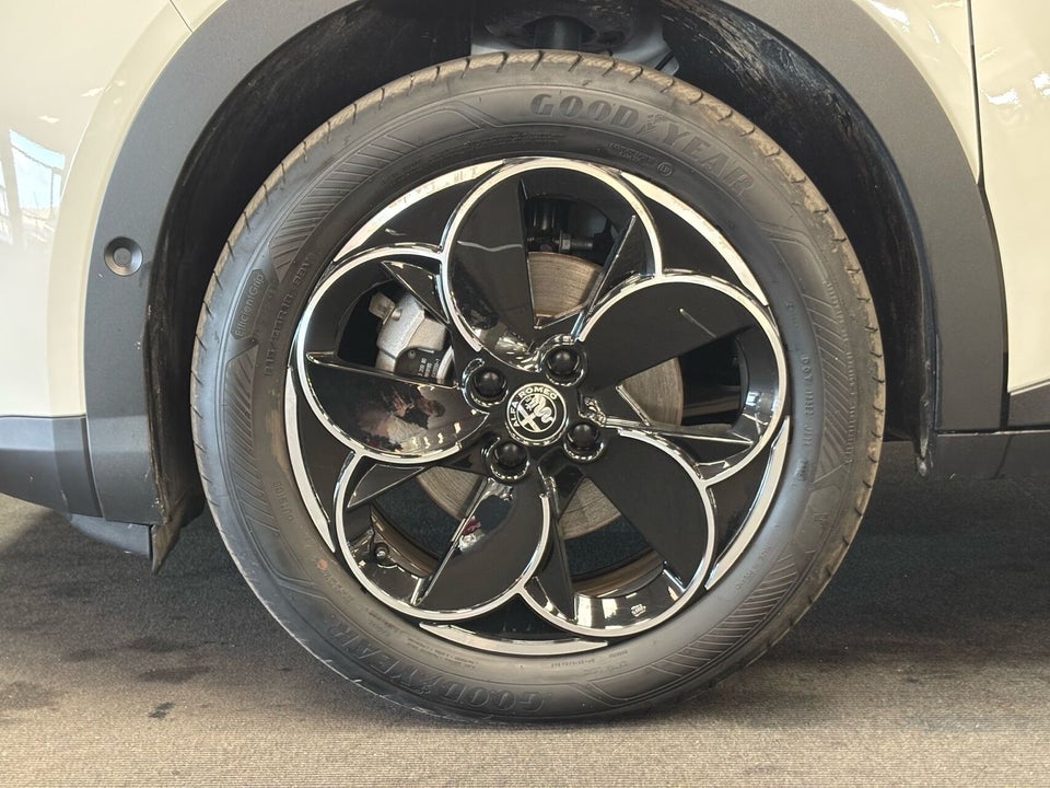 Alfa Romeo Junior Elettrica Speciale 5d