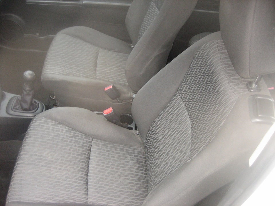 Toyota Yaris 1,0 VVT-i T1 3d