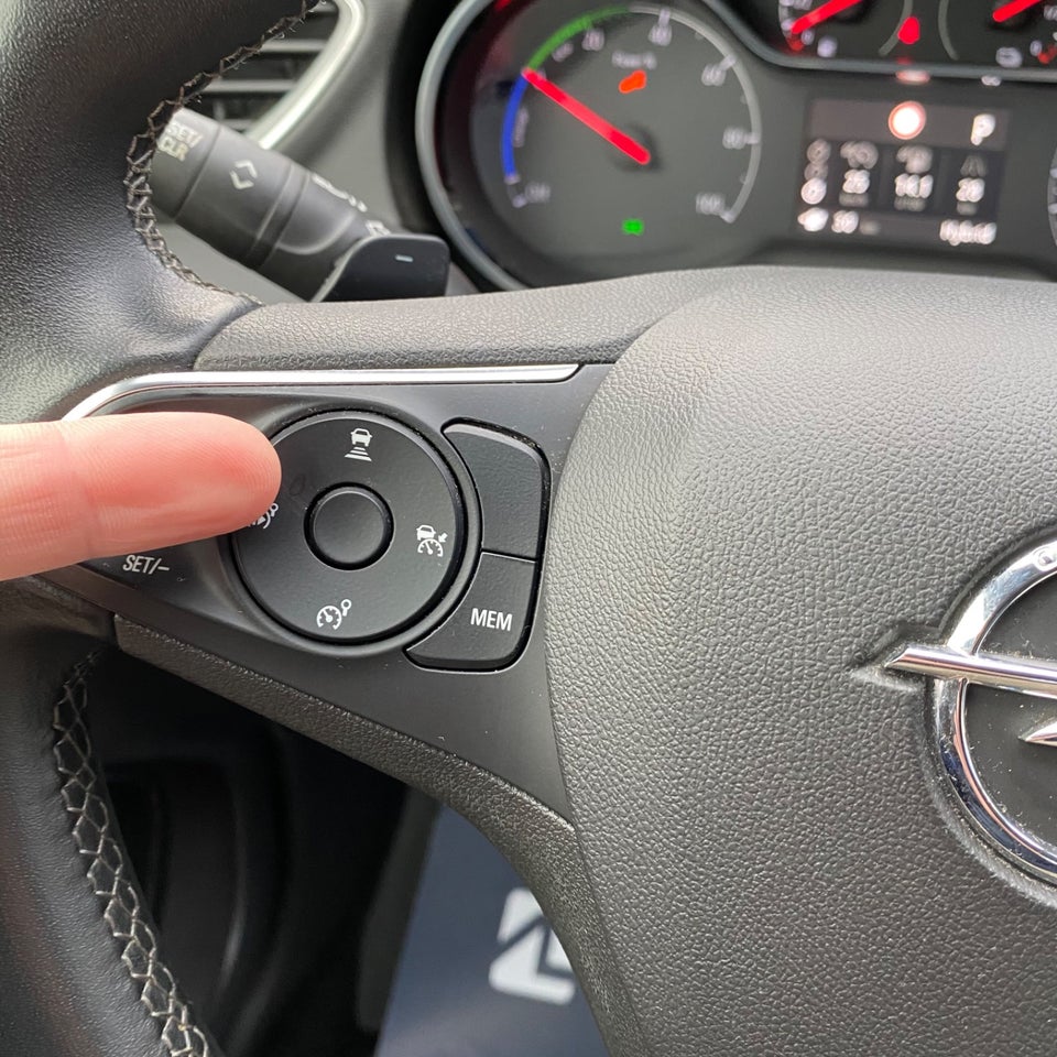 Opel Grandland X 1,6 Hybrid4 Exclusive aut. 5d