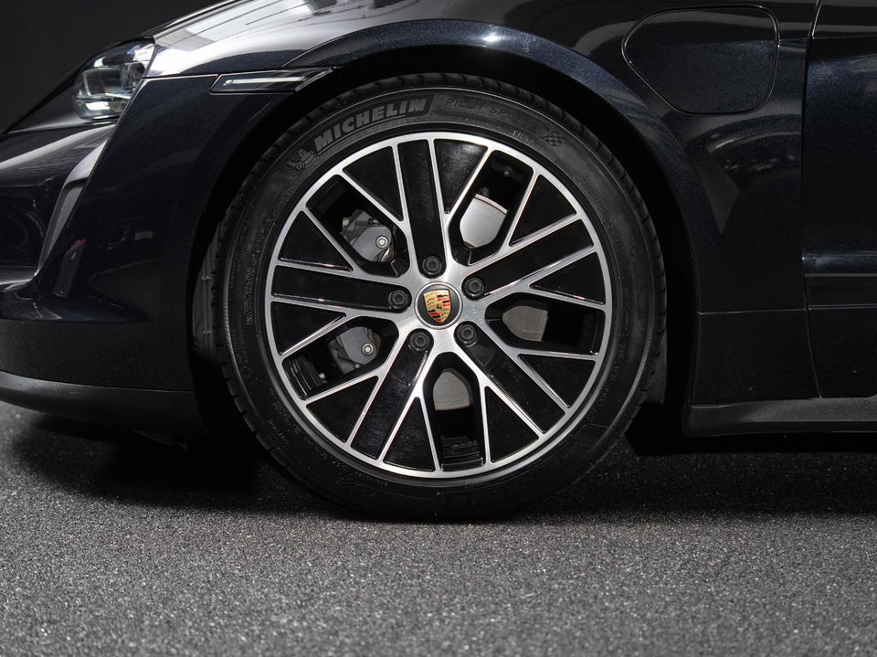 Porsche Taycan 4d