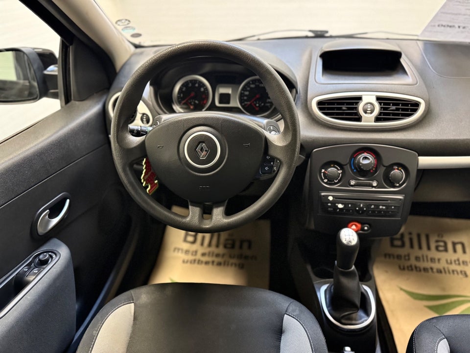 Renault Clio III 1,2 16V Authentique 5d