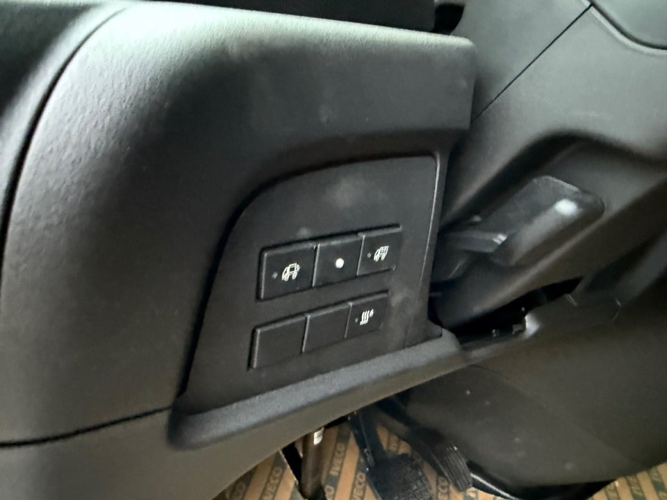 Iveco Daily 3,0 35S18 4100mm Box m/lift AG8