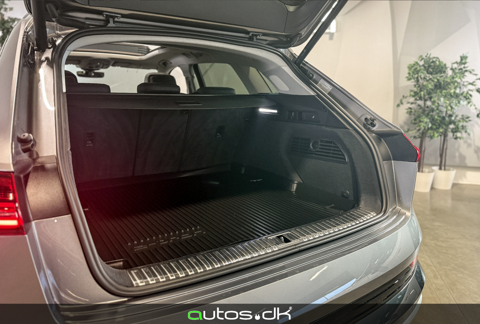 Audi e-tron 55 quattro 5d