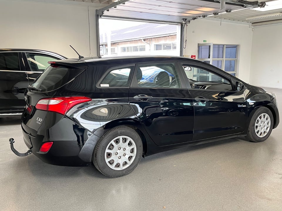 Hyundai i30 1,6 CRDi 110 Comfort CW Eco 5d