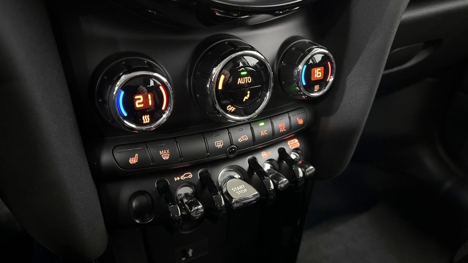 MINI Cooper SE Essential 3d