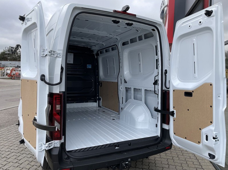 Nissan Interstar 2,0 dCi 150 L2H2 Tekna Van