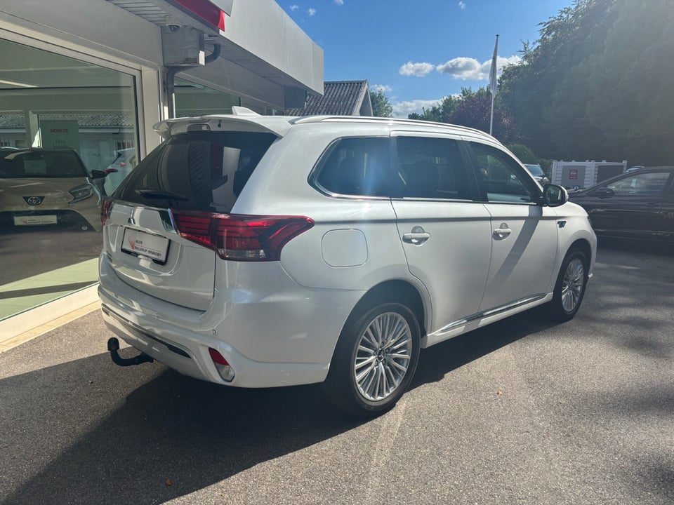 Mitsubishi Outlander 2,4 PHEV Intense CVT 4WD 5d