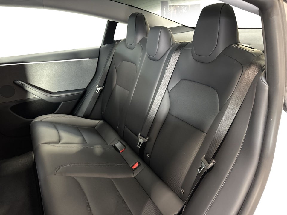 Tesla Model 3 RWD 4d