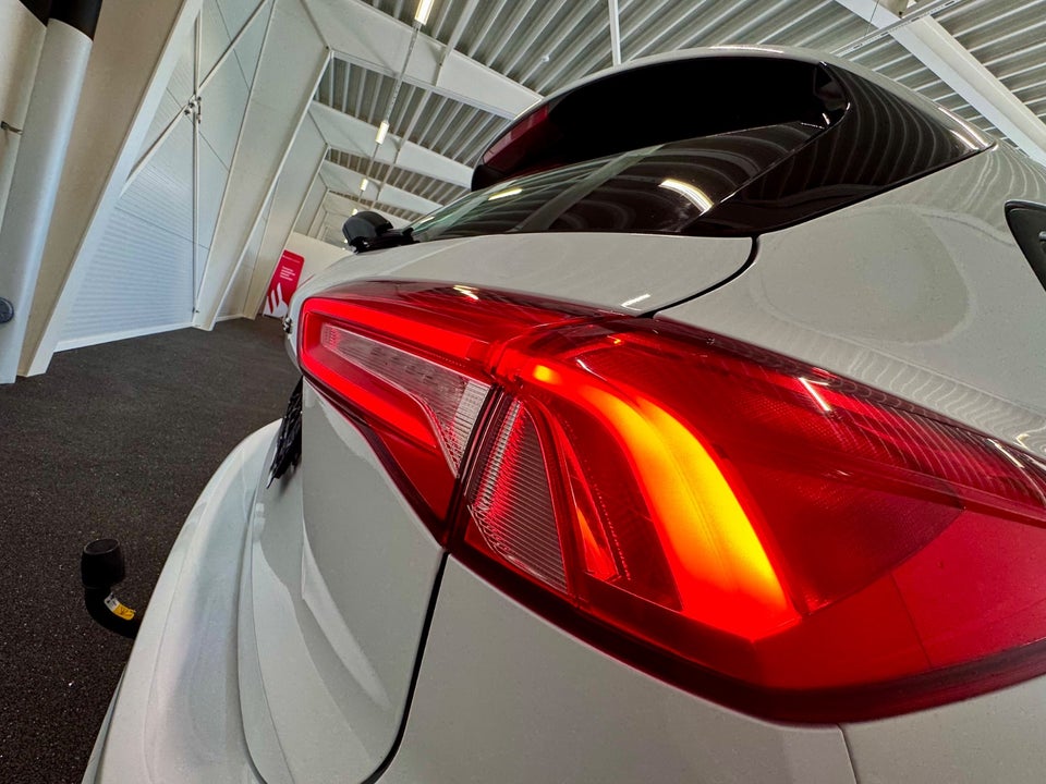 Ford Focus 1,0 EcoBoost Titanium Business stc. 5d