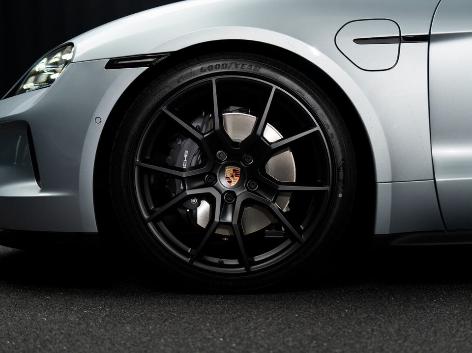 Porsche Taycan Performance+ Black Edition Sport Turismo 5d