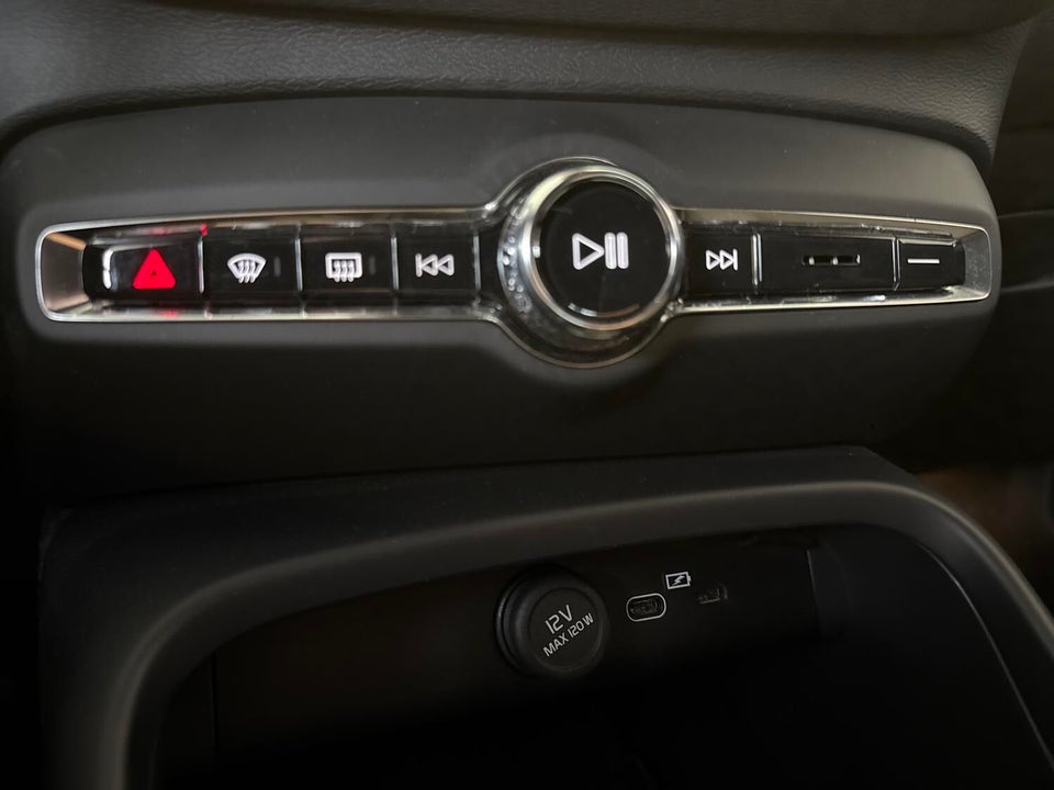 Volvo XC40 ReCharge Extended Range Plus 5d