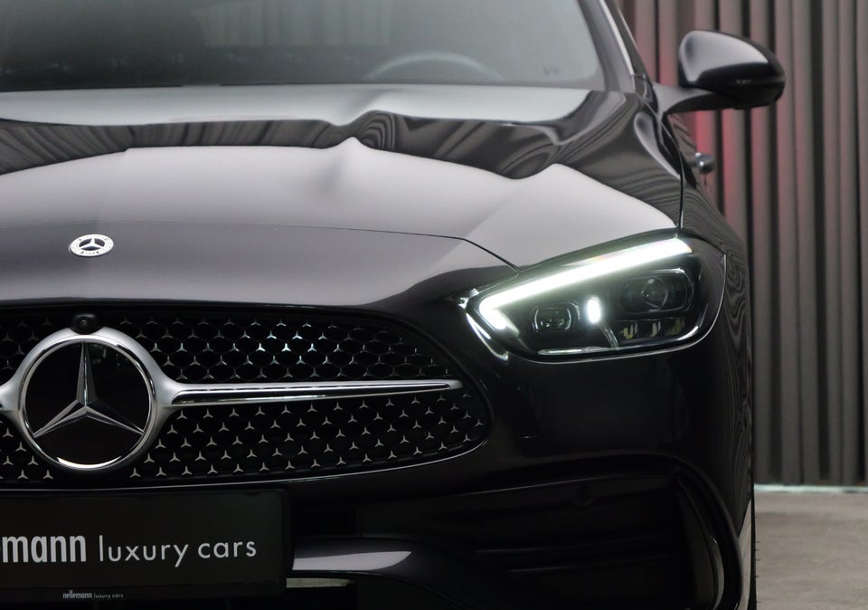 Mercedes C300 de 2,0 AMG Line stc. aut. 5d