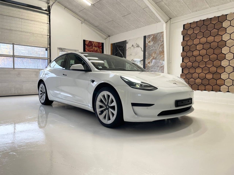 Tesla Model 3 Standard Range+ RWD 4d