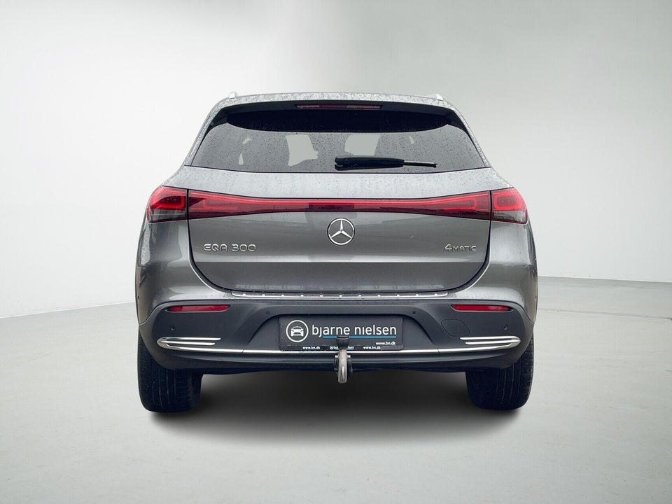 Mercedes EQA300 4Matic 5d