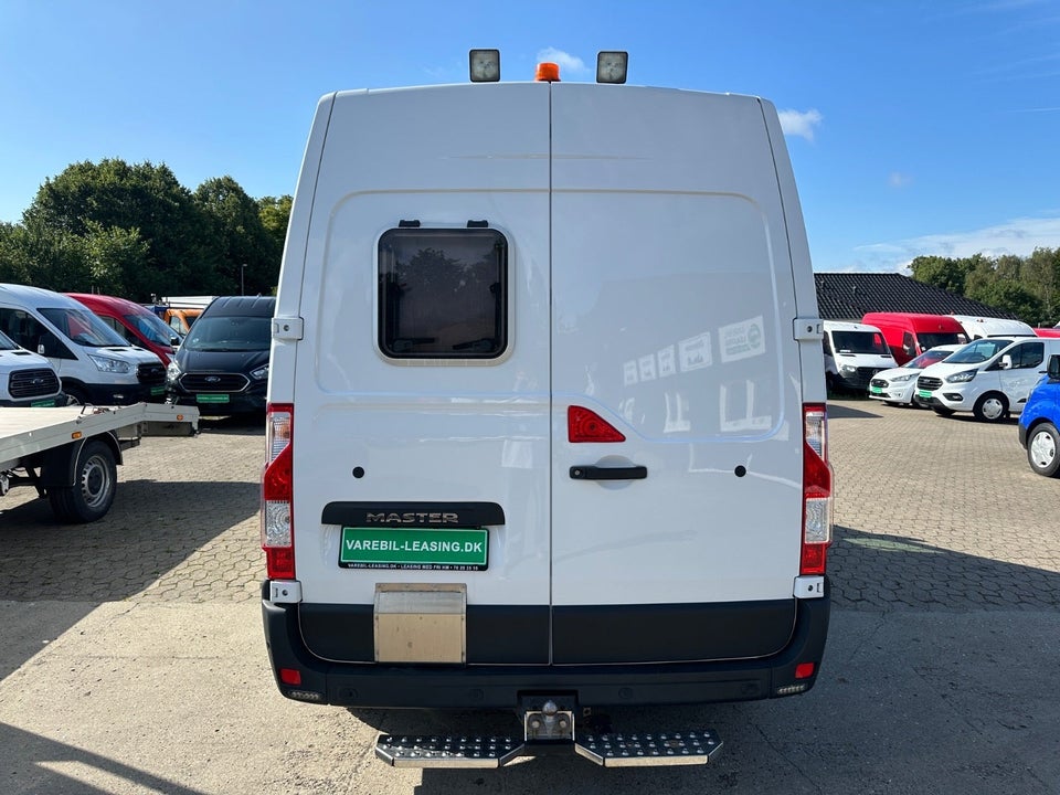 Renault Master IV T33 2,3 dCi 150 L2H2 Kassevogn