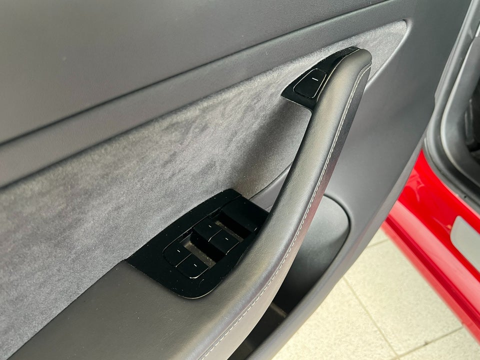 Tesla Model 3 Standard Range+ RWD 4d