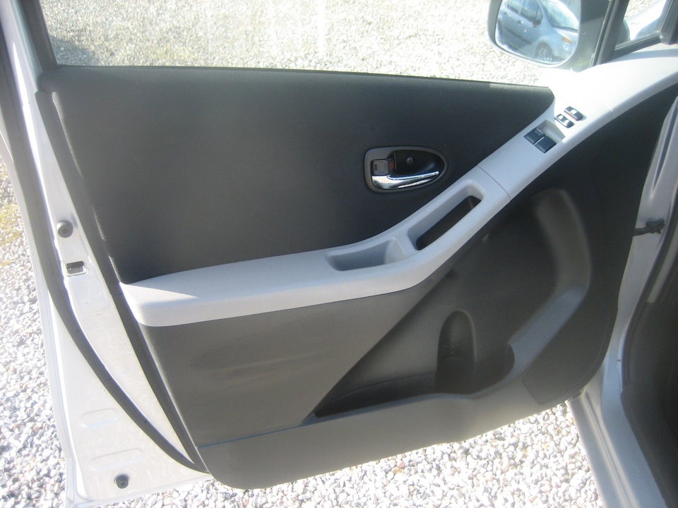 Toyota Yaris 1,0 T1 5d