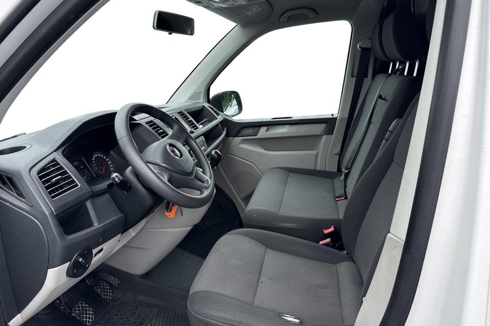 VW Transporter 2,0 TDi 150 Kassevogn lang