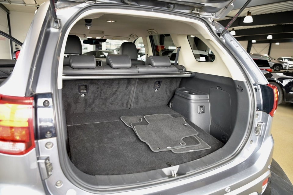 Mitsubishi Outlander 2,4 PHEV Intense CVT 4WD 5d