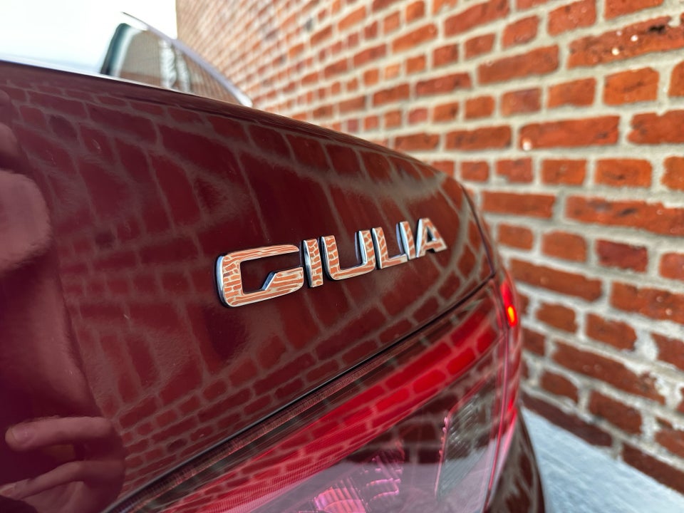 Alfa Romeo Giulia 2,0 T 200 Super aut. 4d