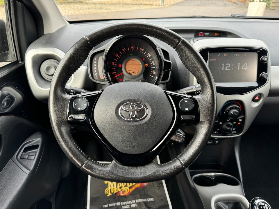 Toyota Aygo 1,0 VVT-i x-black 5d