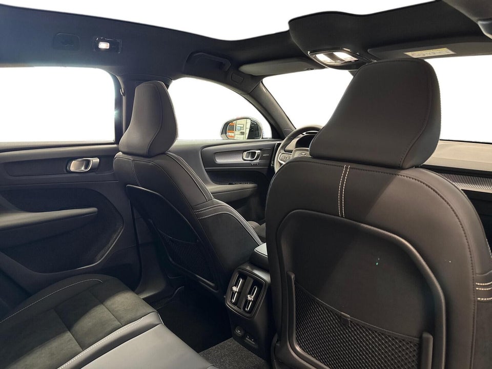 Volvo EC40 Extended Range Black Edition 5d