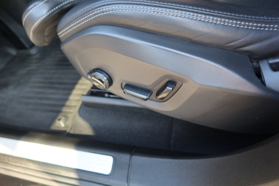 Volvo XC60 2,0 T8 ReCharge Inscription aut. AWD 5d