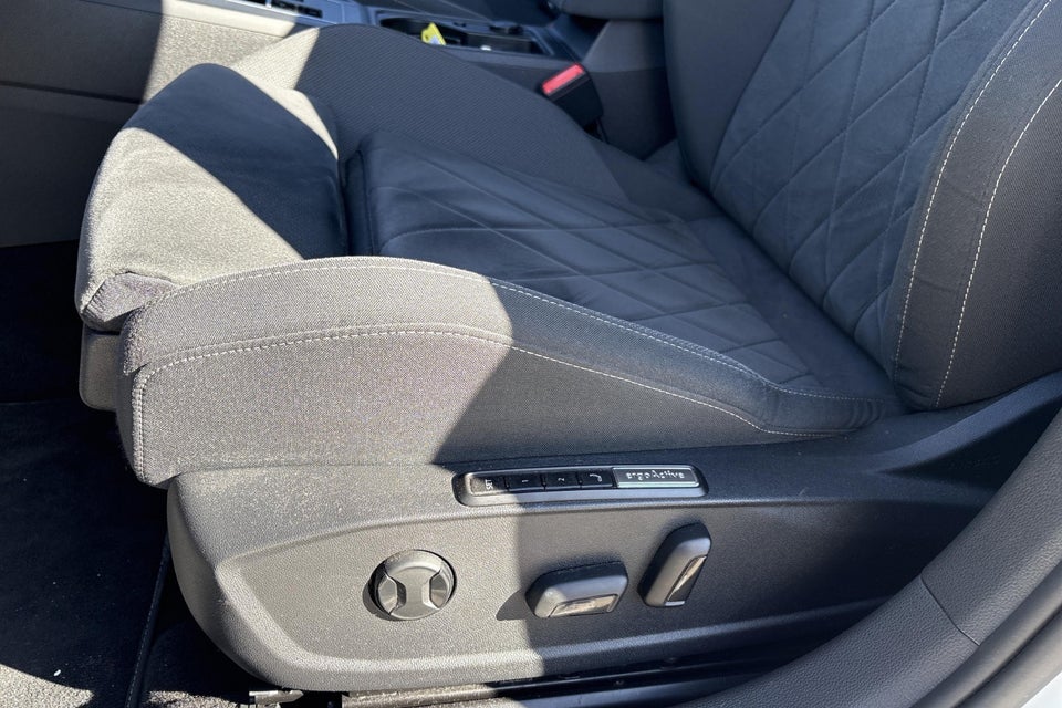 VW Golf VIII 1,4 eHybrid DSG 5d