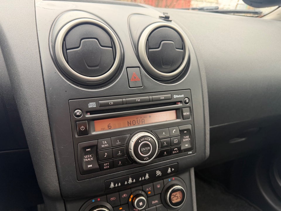 Nissan Qashqai 1,6 Tekna 5d