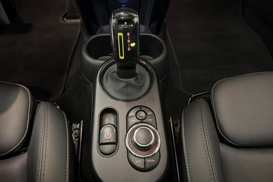 MINI Cooper SE Essential 3d