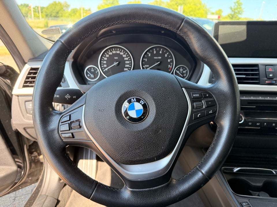 BMW 320i 2,0 Touring aut. 5d