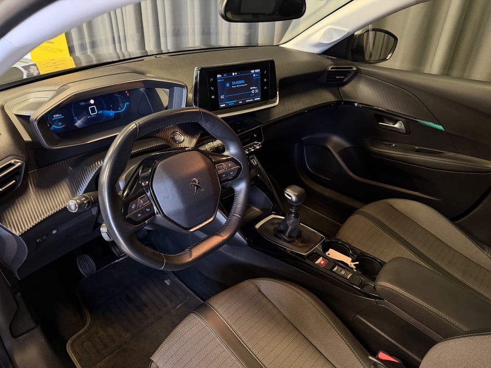 Peugeot 208 1,2 PureTech 100 Allure Sky 5d