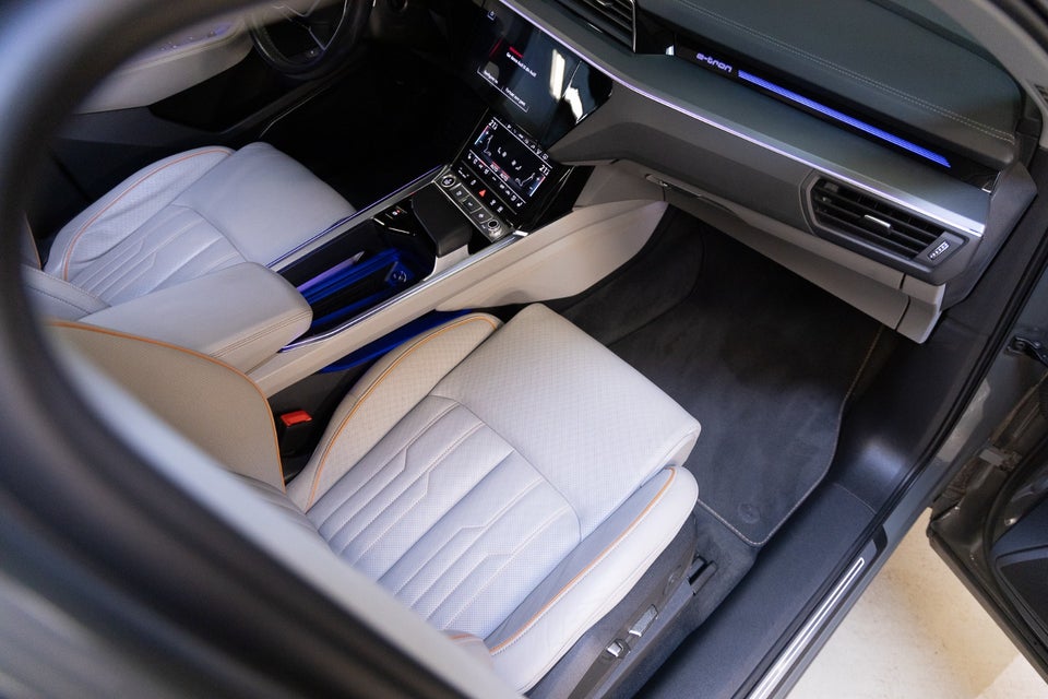 Audi Q8 e-tron 55 Advanced quattro 5d