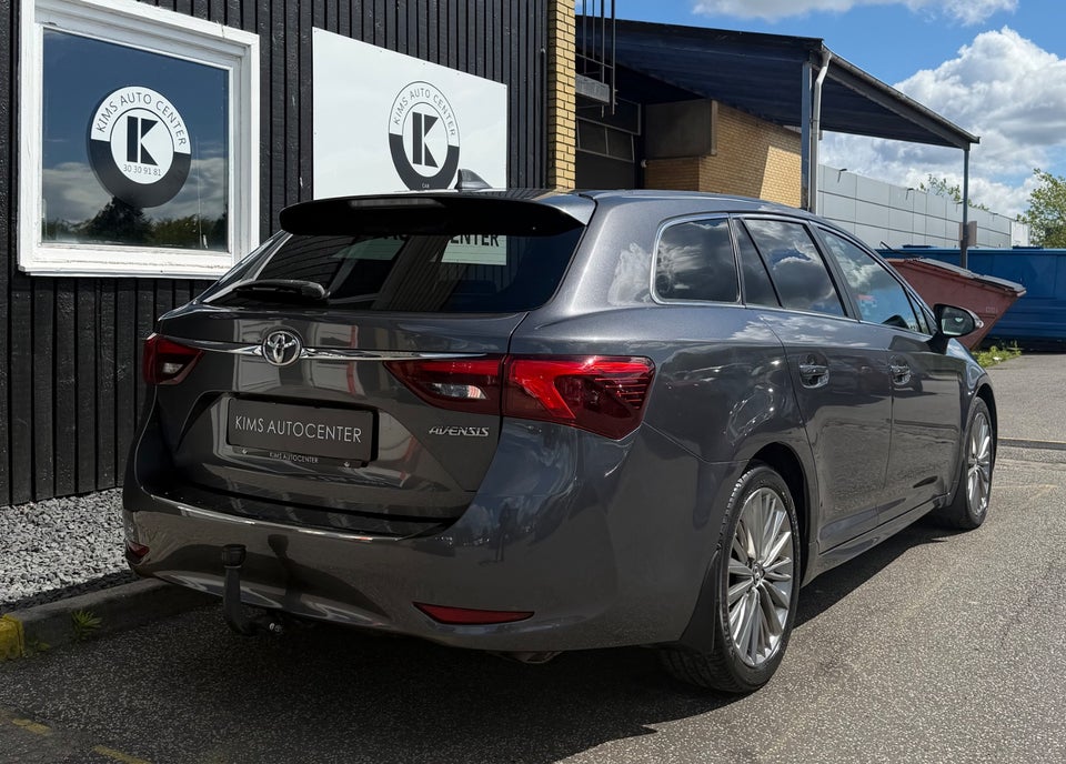 Toyota Avensis 1,8 VVT-i T2 Executive Touring Sports 5d