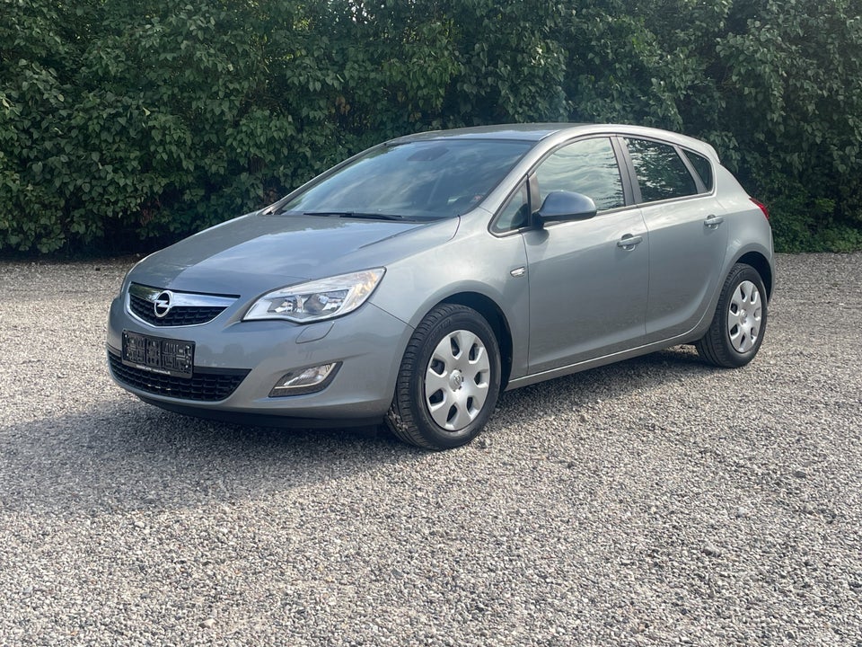 Opel Astra 1,6 Enjoy 5d