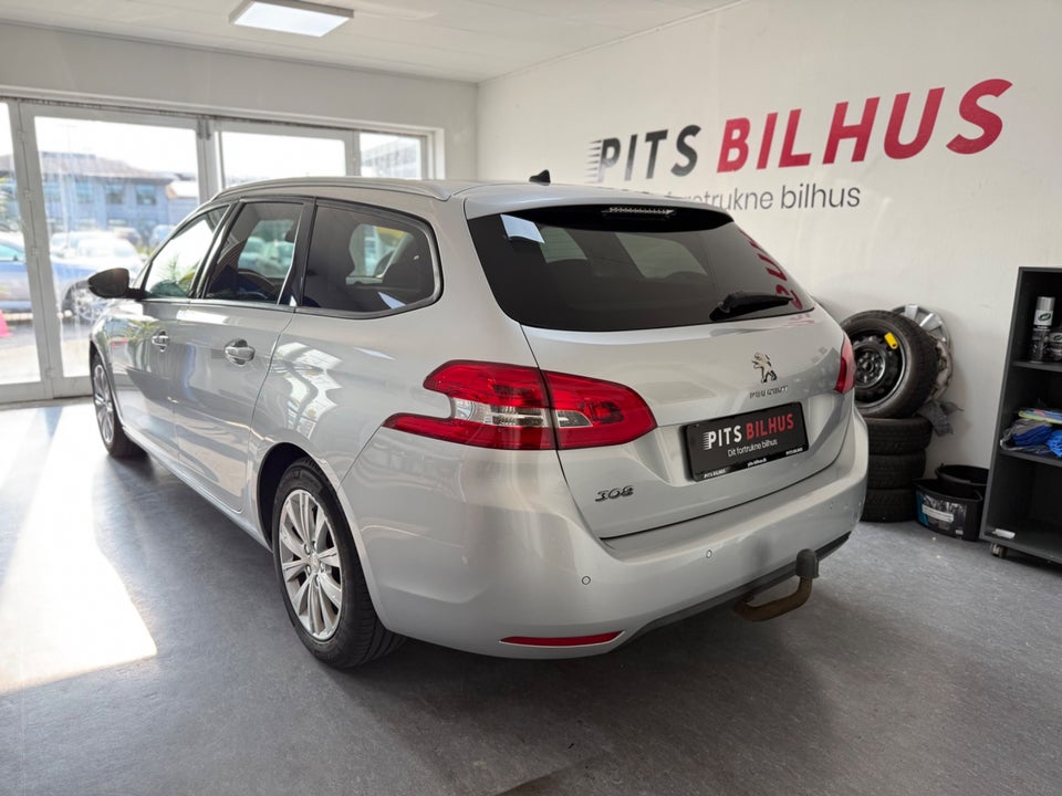 Peugeot 308 1,6 BlueHDi 120 Style Sky EAT6 5d