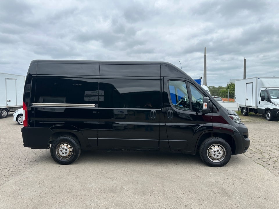 Peugeot Boxer 335 2,0 BlueHDi 130 L2H2 Premium