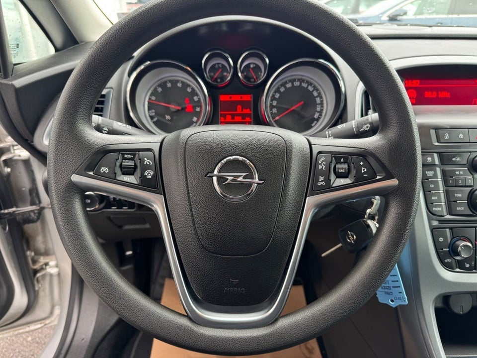 Opel Astra 1,4 T 140 Enjoy 4d