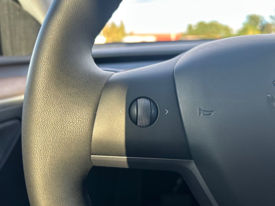 Tesla Model Y Long Range AWD 5d
