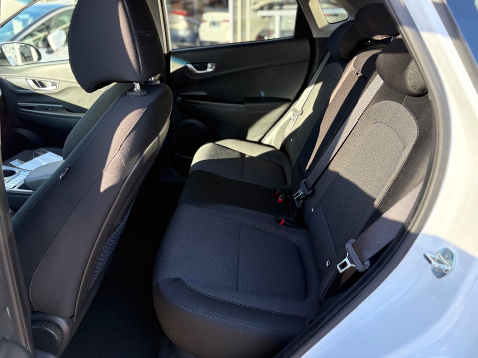 Hyundai Kona 64 EV Essential 5d