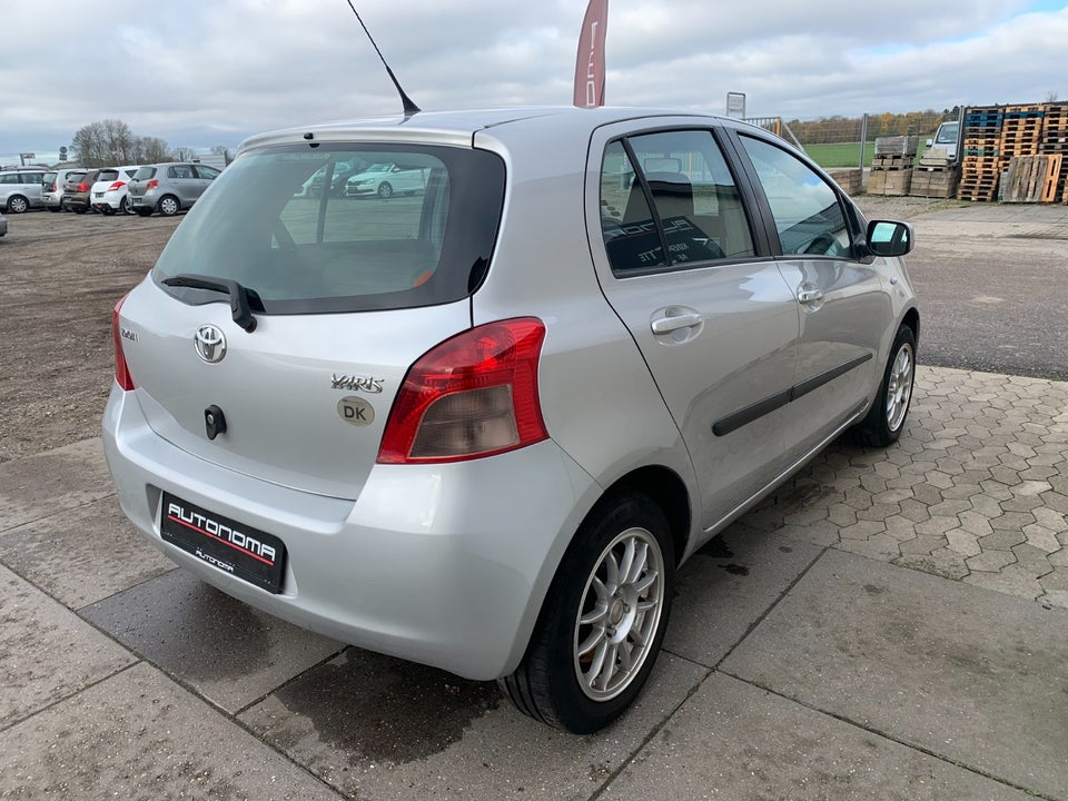 Toyota Yaris 1,3 Luna 5d