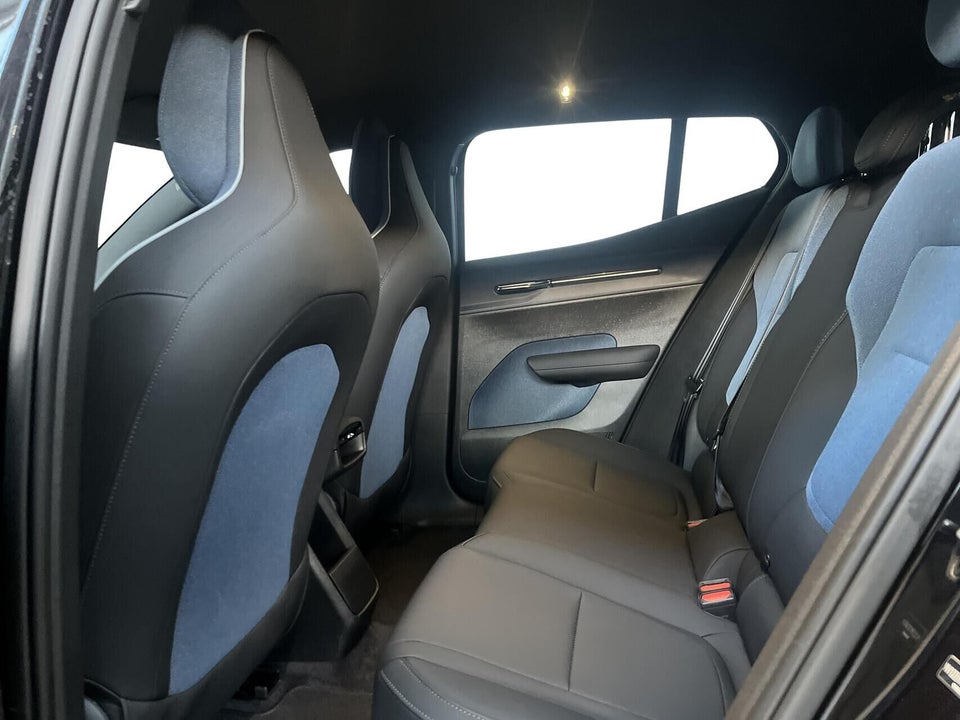 Volvo EX30 Standard Range Plus 5d