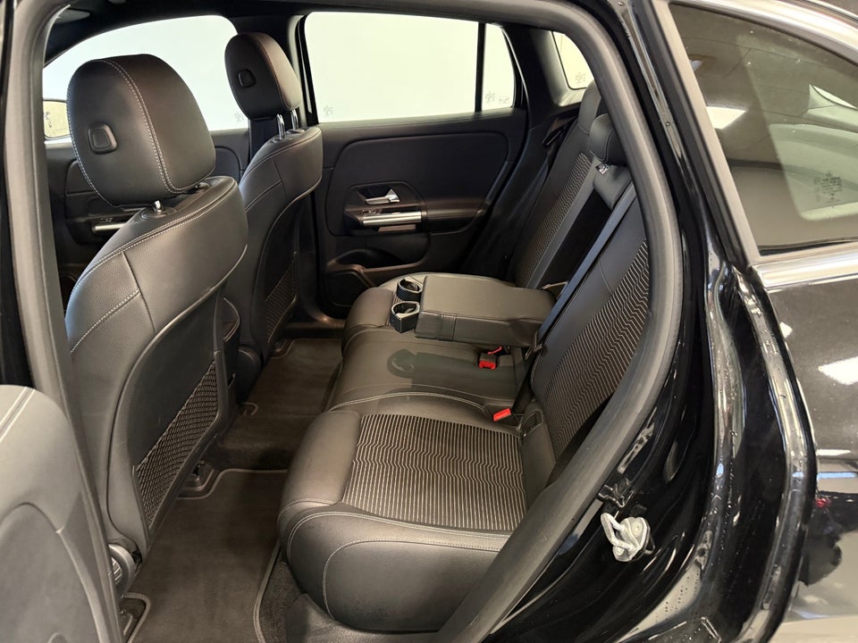 Mercedes EQA300 Progressive 4Matic 5d