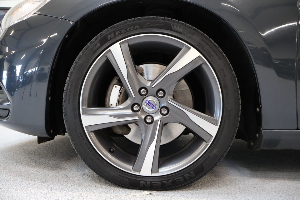 Volvo S60 2,4 D5 215 R-Design aut. 4d