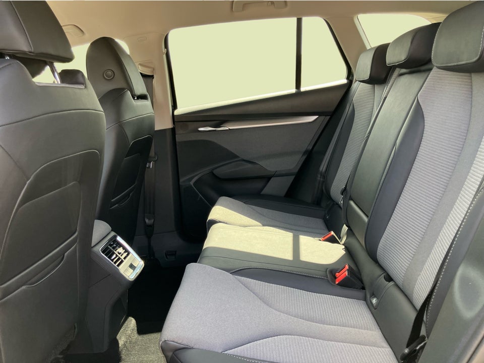 Skoda Enyaq 80 iV Loft 5d