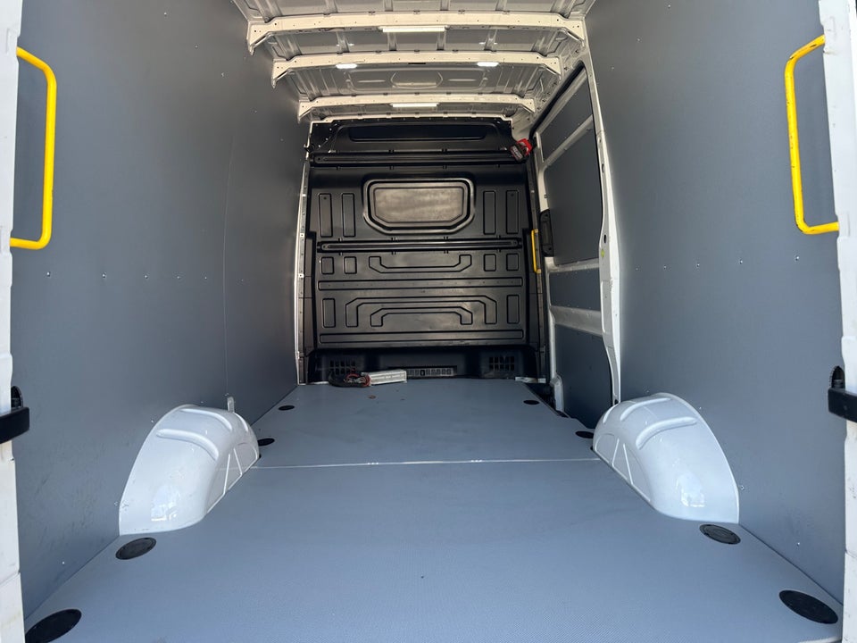 VW Crafter 35 2,0 TDi 177 Kassevogn L3H2 RWD