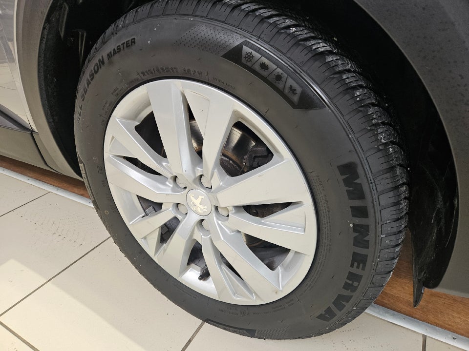 Peugeot 3008 1,2 e-THP 130 Strike 5d