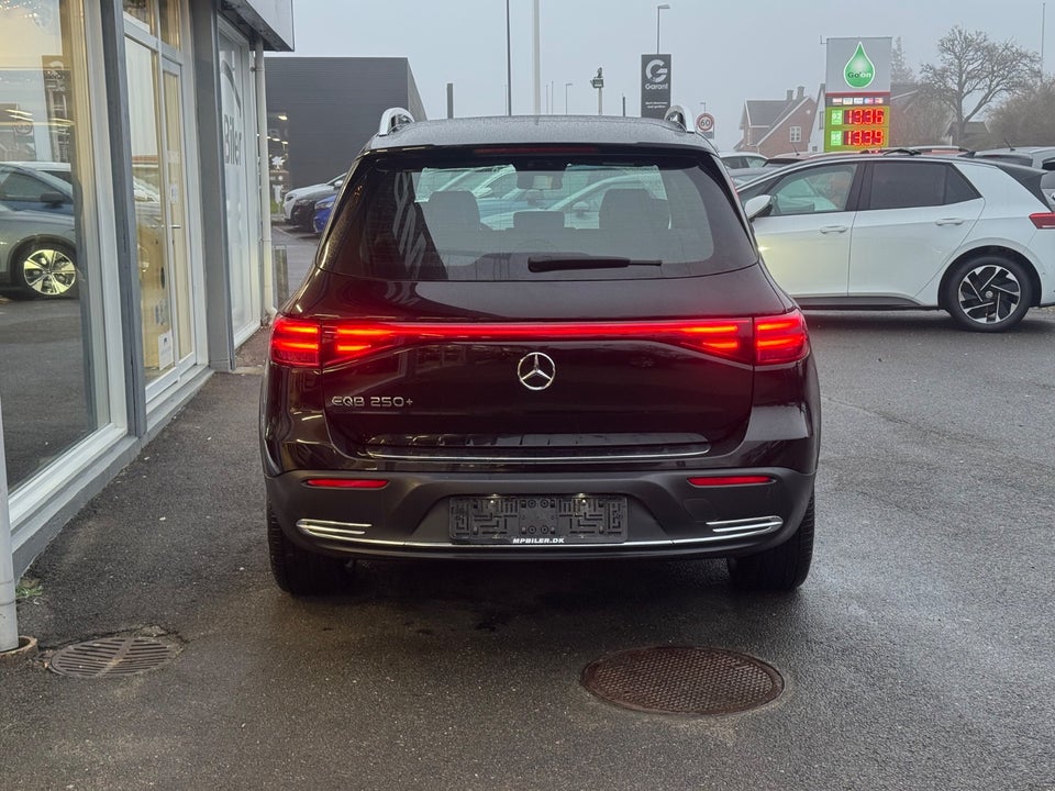 Mercedes EQB250+ Progressive 5d