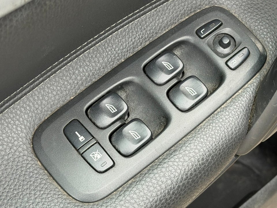 Volvo V70 2,4 170 Momentum 5d